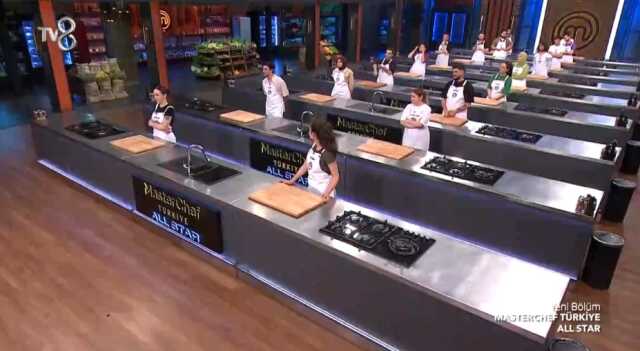 Masterchef ana kadroya giren 16. yarışmacı kim oldu? 2 Temmuz 2023 Masterchef ana kadroya kim dahil oldu? Ana kadroya giren on altıncı isim kimdir?
