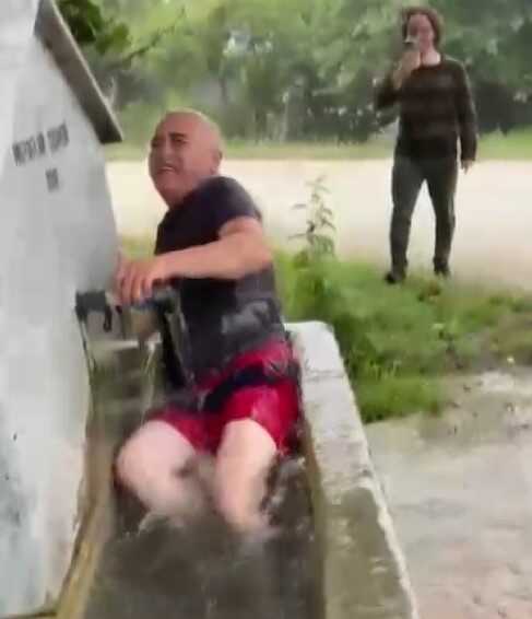 Namaza gelmedikleri için soğuk suya atılmışlardı: 'Güzel bir ders aldık'