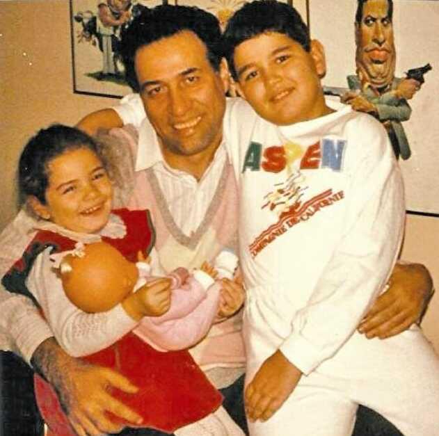 Ali Sunal'dan duygulandıran Kemal Sunal paylaşımı: Ömrümün yarısı sensiz geçti Ali Sunal'dan duygulandıran Kemal Sunal paylaşımı: Ömrümün yarısı sensiz geçti