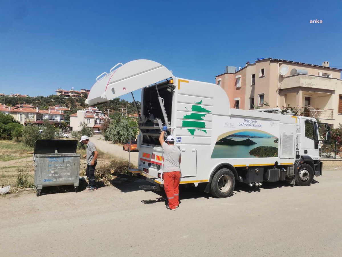 Ayvalık'ta Kurban Bayramı tatilinde 10 bin ton çöp toplandı