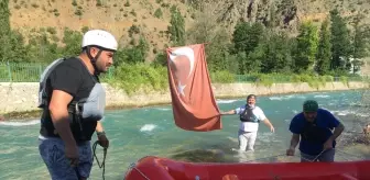 Artvin'in Yusufeli ilçesinde rafting tutkunları adrenalin dolu anlar yaşıyor