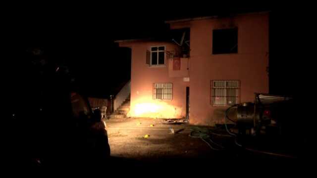 Böyle evlat olmaz olsun! Babasını tüfekle öldürdü, babaannesini darbedip evi ateşe verdi