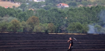 Edirne'de Buğday Ekili Tarlada Çıkan Yangında 30 Dönüm Alan Zarar Gördü