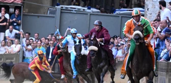 İtalya'da Tarihi At Yarışı Büyük İlgi Gördü