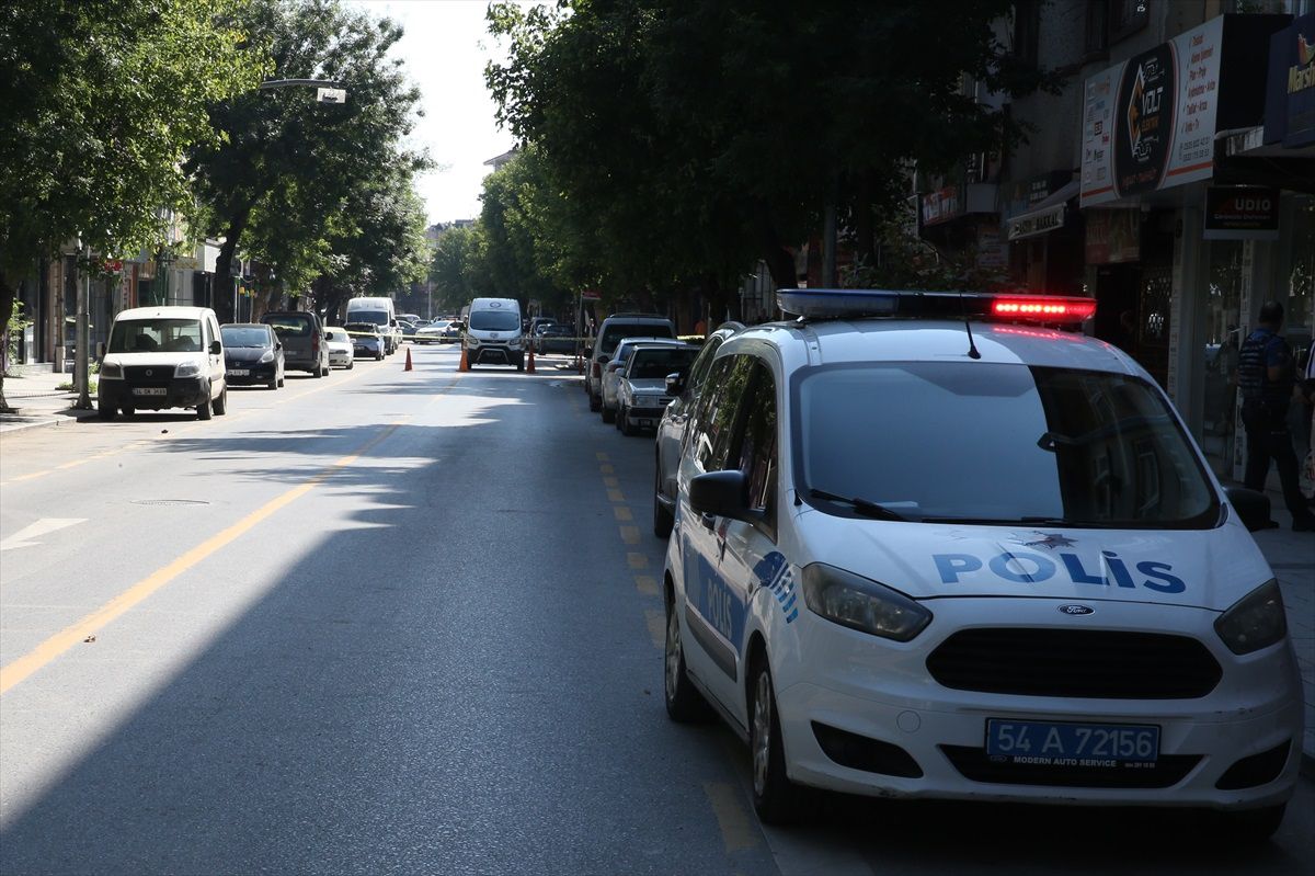 Sakarya'da bir kadını silahla rehin alan şüpheli tutuklandı