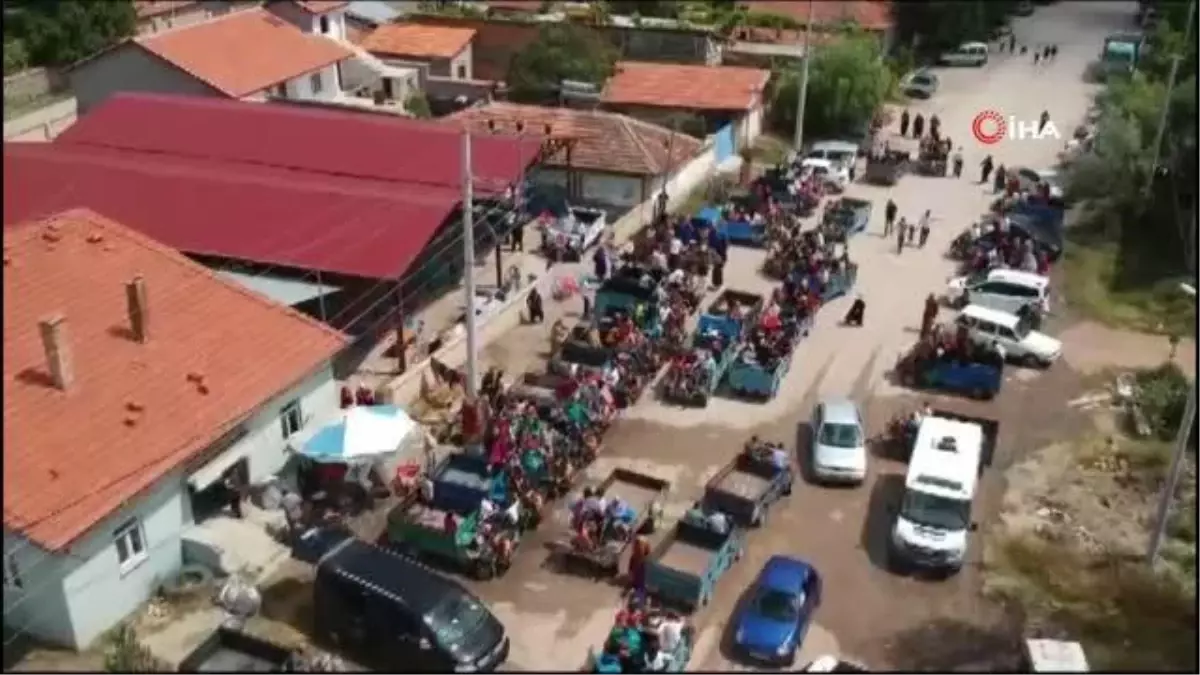 100'e Yakın Patpat ile Kurulan Düğün Konvoyunda Renkli Görüntüler