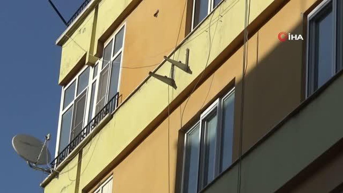 Acemi hırsız klimanın demirine takıldı Hırsız bu sefer baltayı taşa vurdu