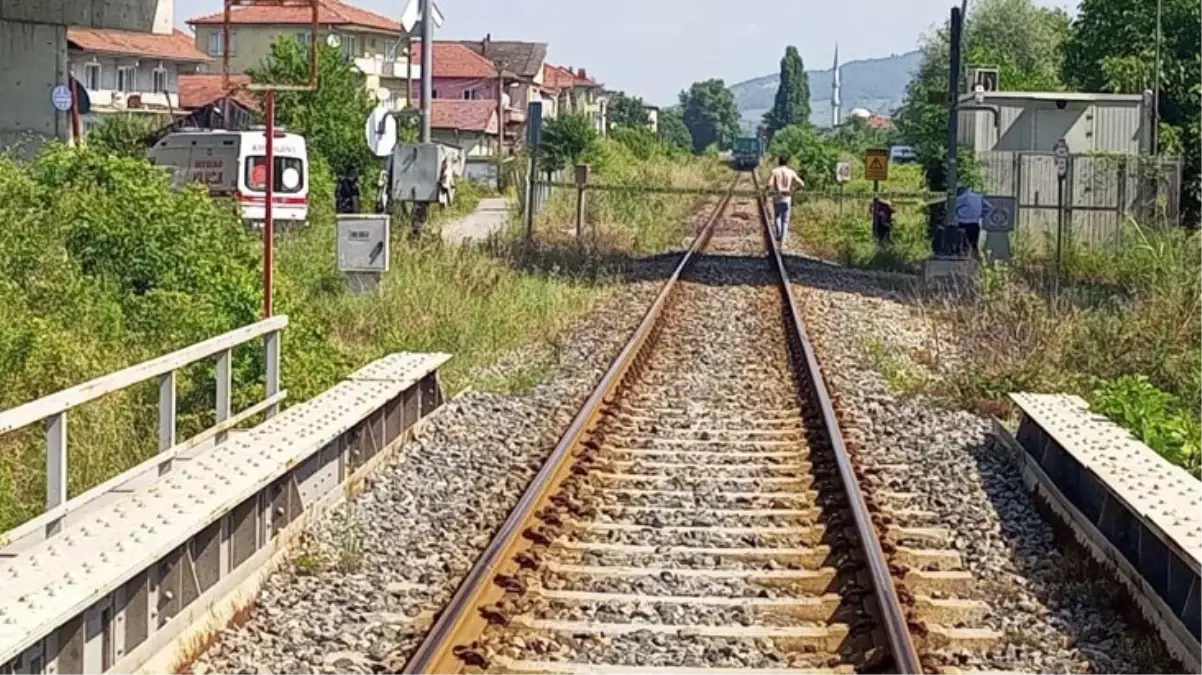 Demiryolundan karşıya geçmek isteyen kadına yük treni çarptı