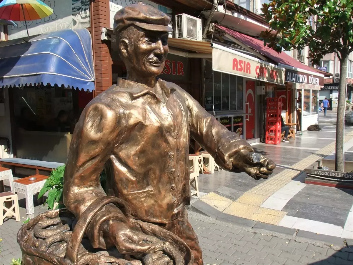 Devrek Simitçi Heykeline Saldırı