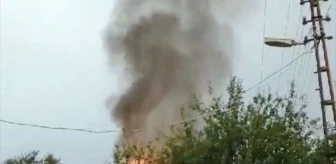 Sinop'un Erfelek ilçesinde çıkan yangında müstakil ev tamamen yandı