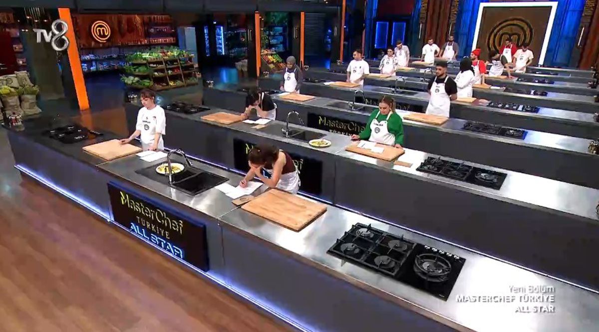 Masterchef ana kadroya giren 18. yarışmacı kim oldu? 4 Temmuz 2023 Masterchef ana kadroya kim dahil oldu? Ana kadroya giren on sekizinci isim kimdir?