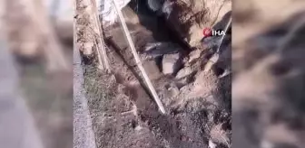 Meksika'da yol yarıldı, kamyonet son anda kurtarıldı