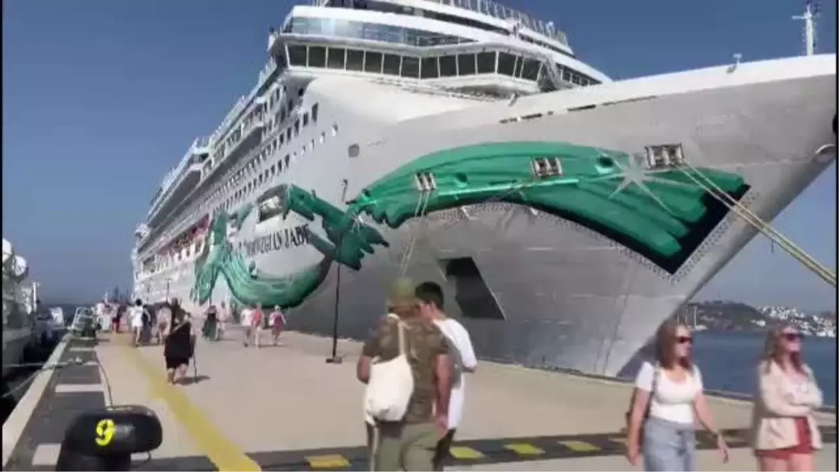Norwegian Jade, Bodrum'a 2 bin 658 yolcu getirdi