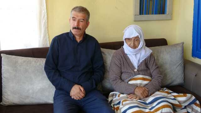 Yeğeninin saldırısından 'ölü' numarası yaparak kurtuldu... O anlar kamerada