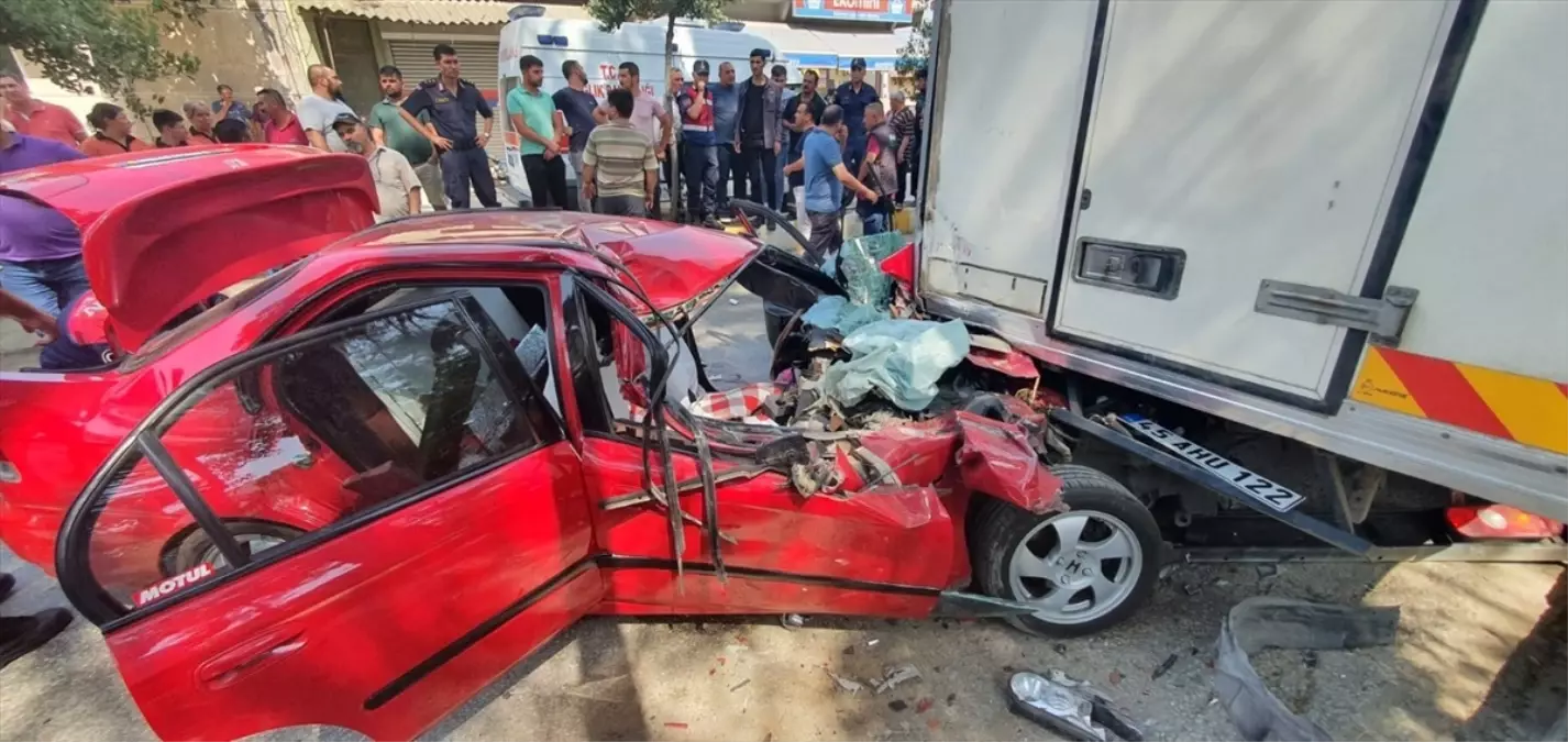 Aydın'da Otomobil Kamyonete Çarptı: 2 Yaralı