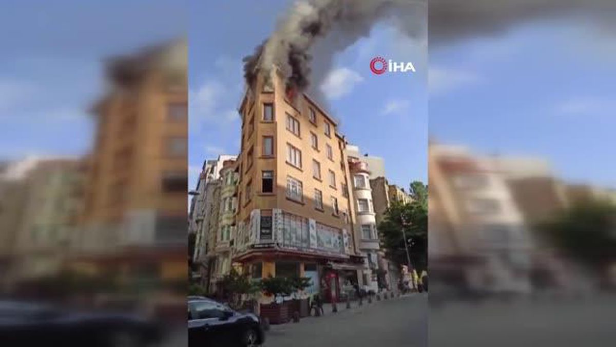 Beyoğlu'nda 5 Katlı Binada Korkutan Yangın