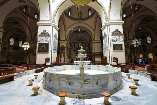 Bursa Ulu Camii kim yaptı, hikayesi nedir? Bursa Ulu Camii ne zaman yapıldı, özellikleri ne? Bursa Ulu Camii hat yazıları ve anlamları nedir?