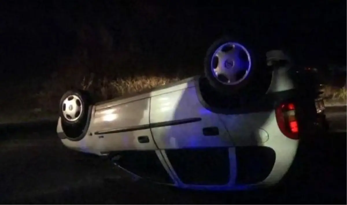 Çanakkale'de kafa kafaya çarpışan otomobillerde 5 kişi yaralandı