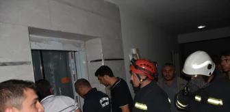 Erzurum'da Mahsur Kalan Aile Asansörden Kurtarıldı
