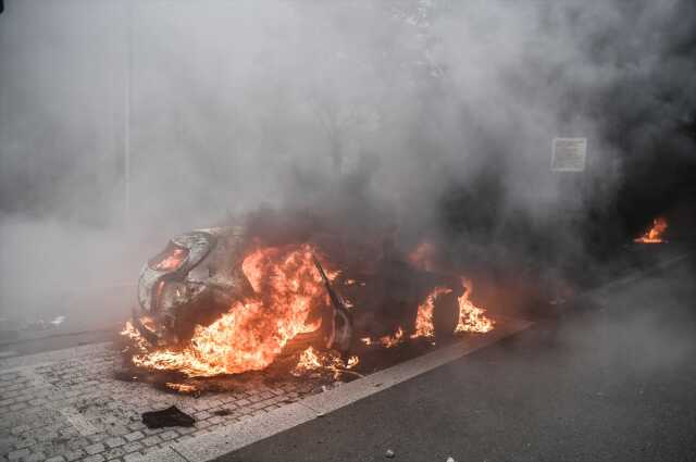 Fransa'da protestolarda bir kişi plastik mermiyle öldü