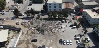 İzmir'in göbeğinde esnafı bezdiren çöp dağları: 'Mikrop kapıp hasta olacağız'