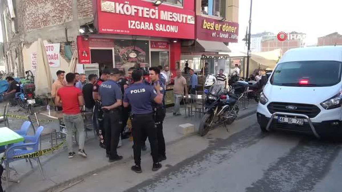 Köftecide işletme sahipleri ile müşteriler arasında silahlı kavga: 5 yaralı