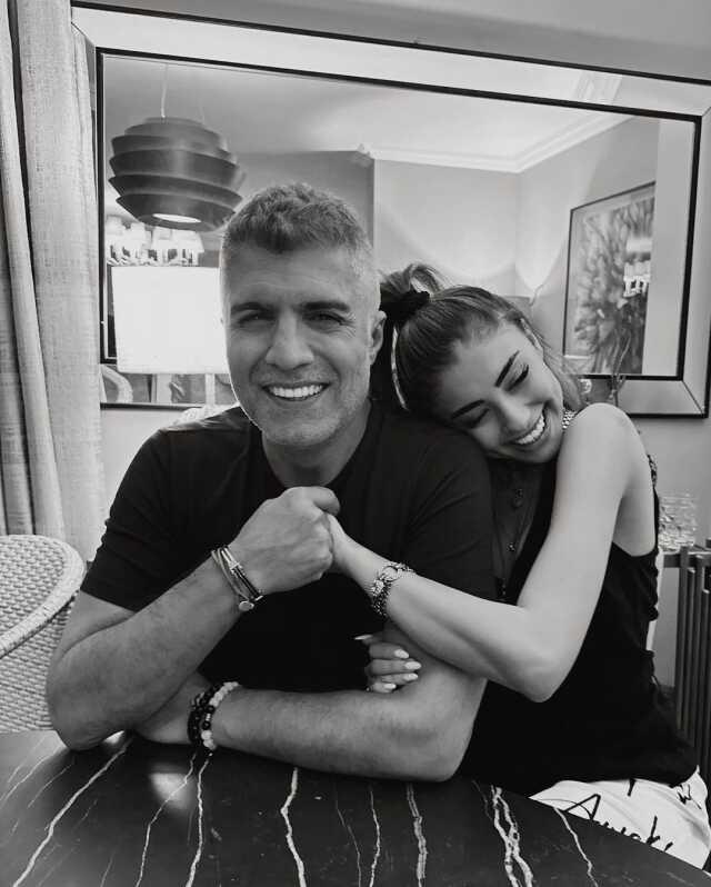 Özcan Deniz baba mı oluyor? Eşinin son paylaşıma eklediği emoji kafaları karıştırdı Özcan Deniz baba mı oluyor? Eşinin son paylaşıma eklediği emoji kafaları karıştırdı