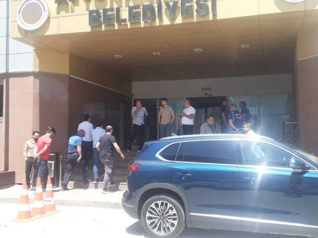 Zabıtaya kızan seyyar simitçi çocuklarını yakmakla tehdit etti