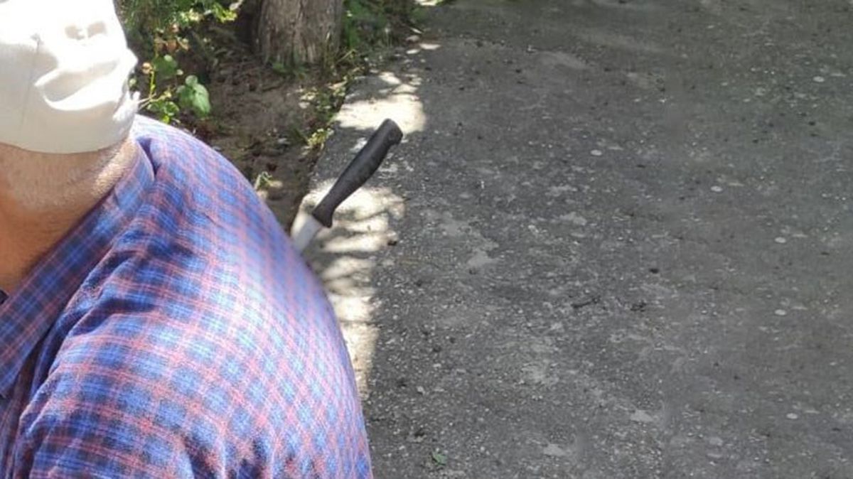 Evine davet ettiği yabancı uyruklu kadın, 82 yaşındaki adamı sırtından bıçakladı