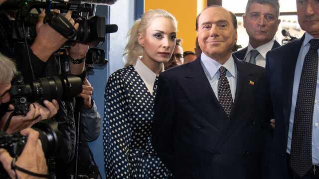 Berlusconi'den, 53 Yaş Küçük Sevgilisine Rekor Miras Berlusconi'den, 53 Yaş Küçük Sevgilisine Rekor Miras