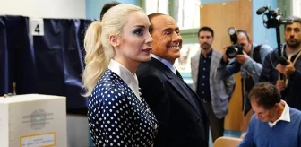 Berlusconi, vasiyetinde son yıllarını beraber geçirdiği 53 yaş küçük sevgilisini unutmadı