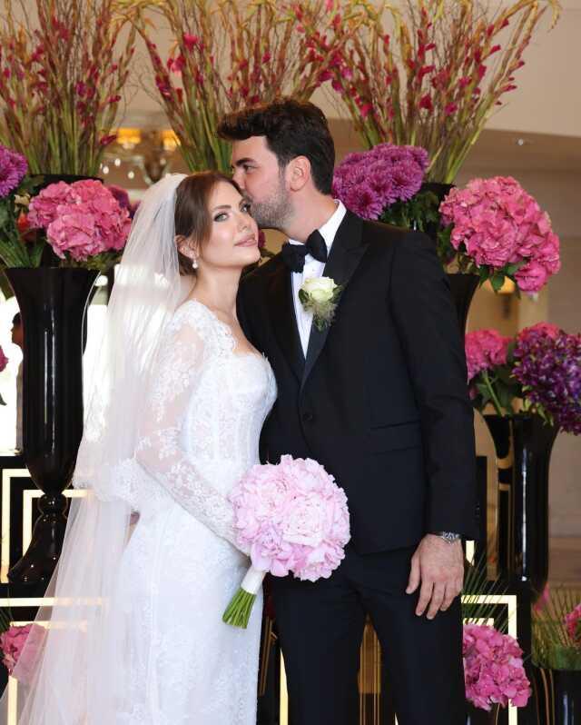 Çiçeği burnunda gelin Eda Ece balayından ilk pozunu paylaştı Çiçeği burnunda gelin Eda Ece balayından ilk pozunu paylaştı