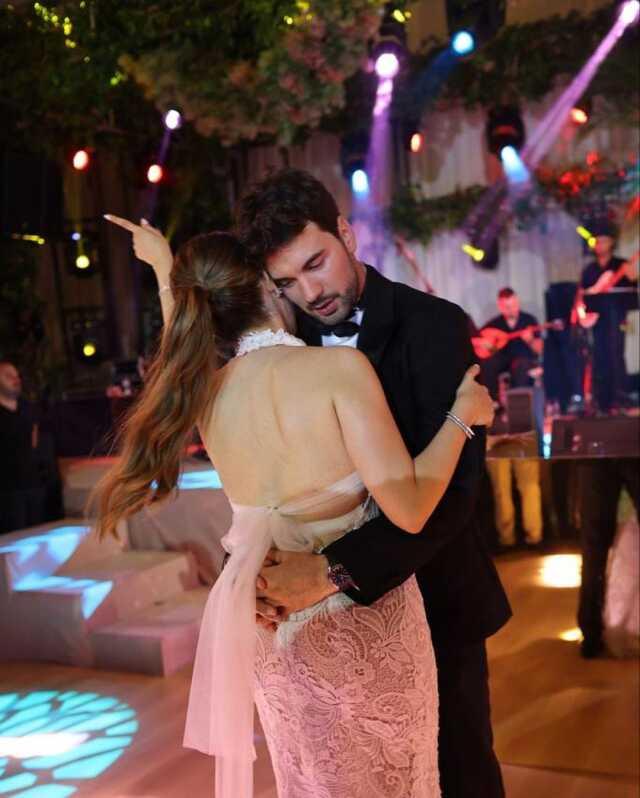 Çiçeği burnunda gelin Eda Ece balayından ilk pozunu paylaştı Çiçeği burnunda gelin Eda Ece balayından ilk pozunu paylaştı