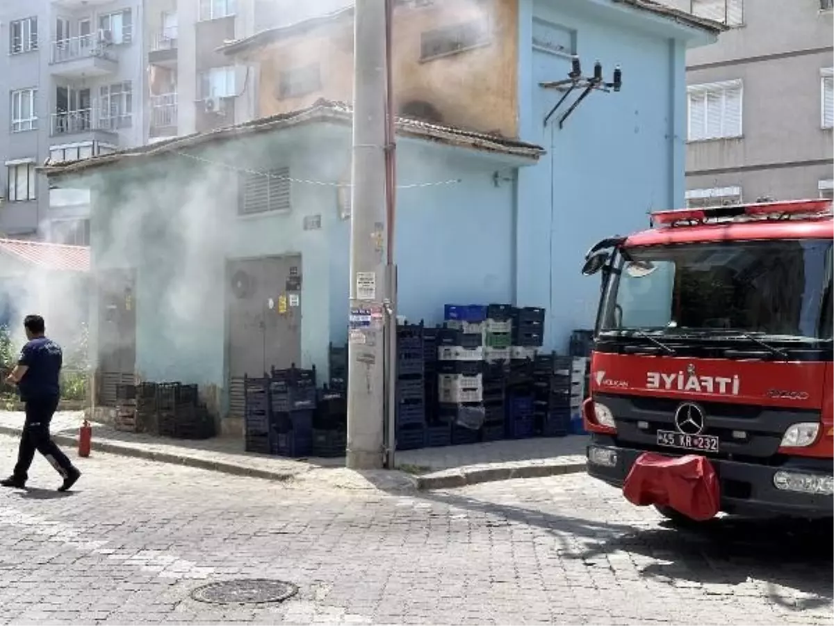 Turgutlu'da Okulun Karşısındaki Elektrik Trafosunda Yangın Çıktı