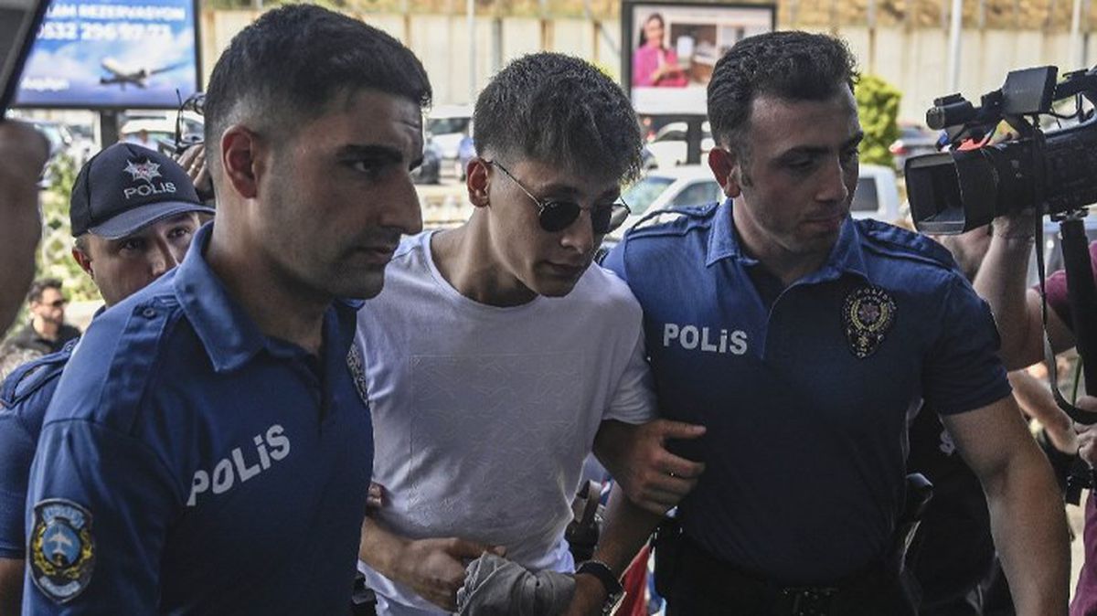 Tepki çeken görüntü! Arda Güler'i Real Madrid uçağına koluna giren polisler götürdü
