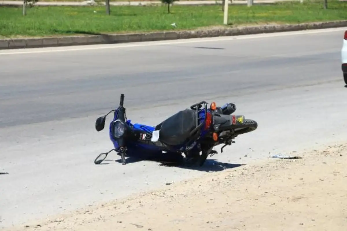Ters yöne giren motosiklete otomobil çarptı, sürücü hayatını kaybetti
