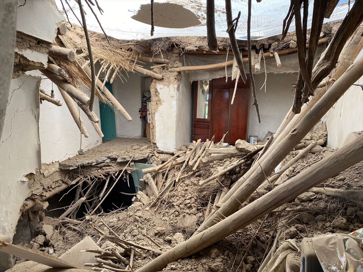 Tunceli'de Kerpiç Evin Damı Çöktü: 1 Yaralı