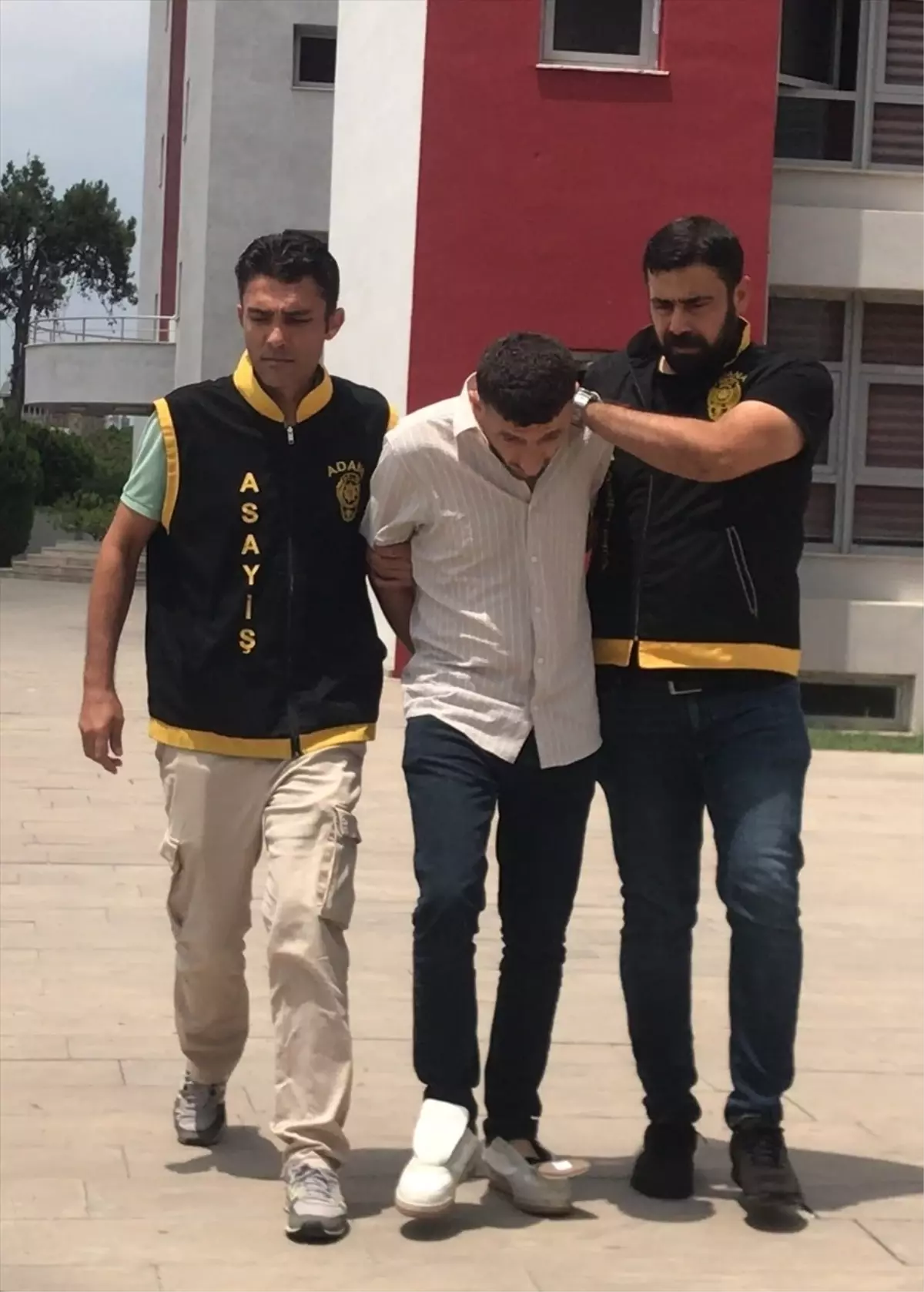 Adana'da kafede tartıştığı arkadaşını öldüren zanlı tutuklandı