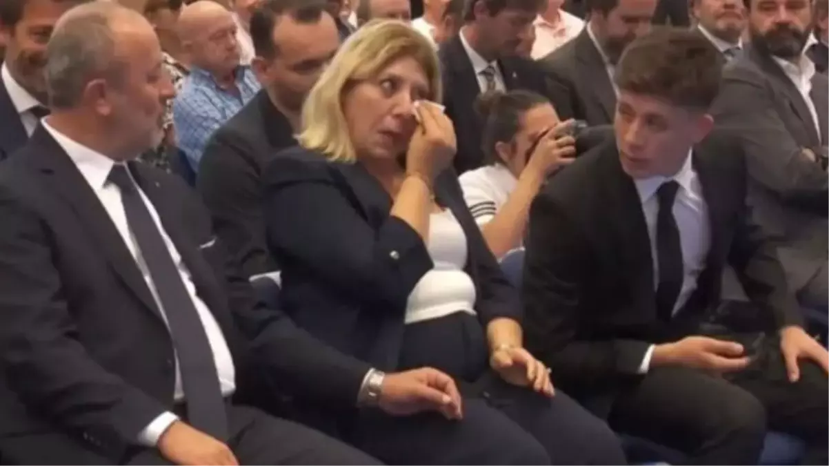 Arda Güler'in Real Madrid'e imza attığı törene damga vuran an! Annesi gözyaşlarına boğuldu