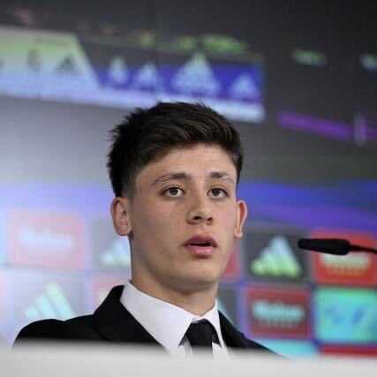 Arda Güler'in Türkçe hassasiyeti imza törenine damga vurdu! Sorulara İngilizce yanıt vermek istedi