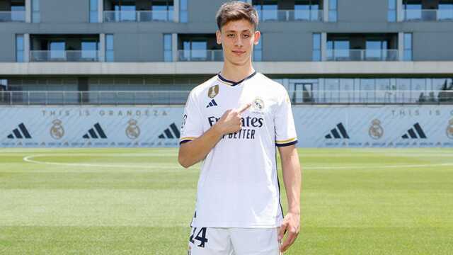 Arda Güler, Real Madrid formasını ilk kez giydi! İlk işi armayı öpmek oldu