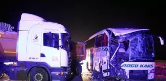 BOLU'da Yolcu Otobüsü TIR'a Çarptı: 1 Ölü, 20 Yaralı