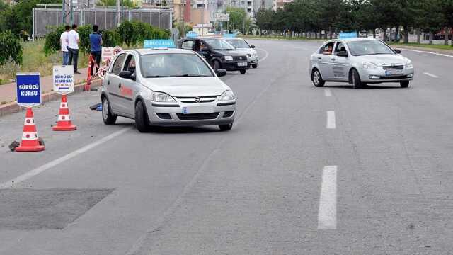 Ehliyete zam gelecek mi? Ehliyete zam Temmuz 2023 geldi mi? Ehliyet harcına, fiyatlarına zam gelecek mi 2023?