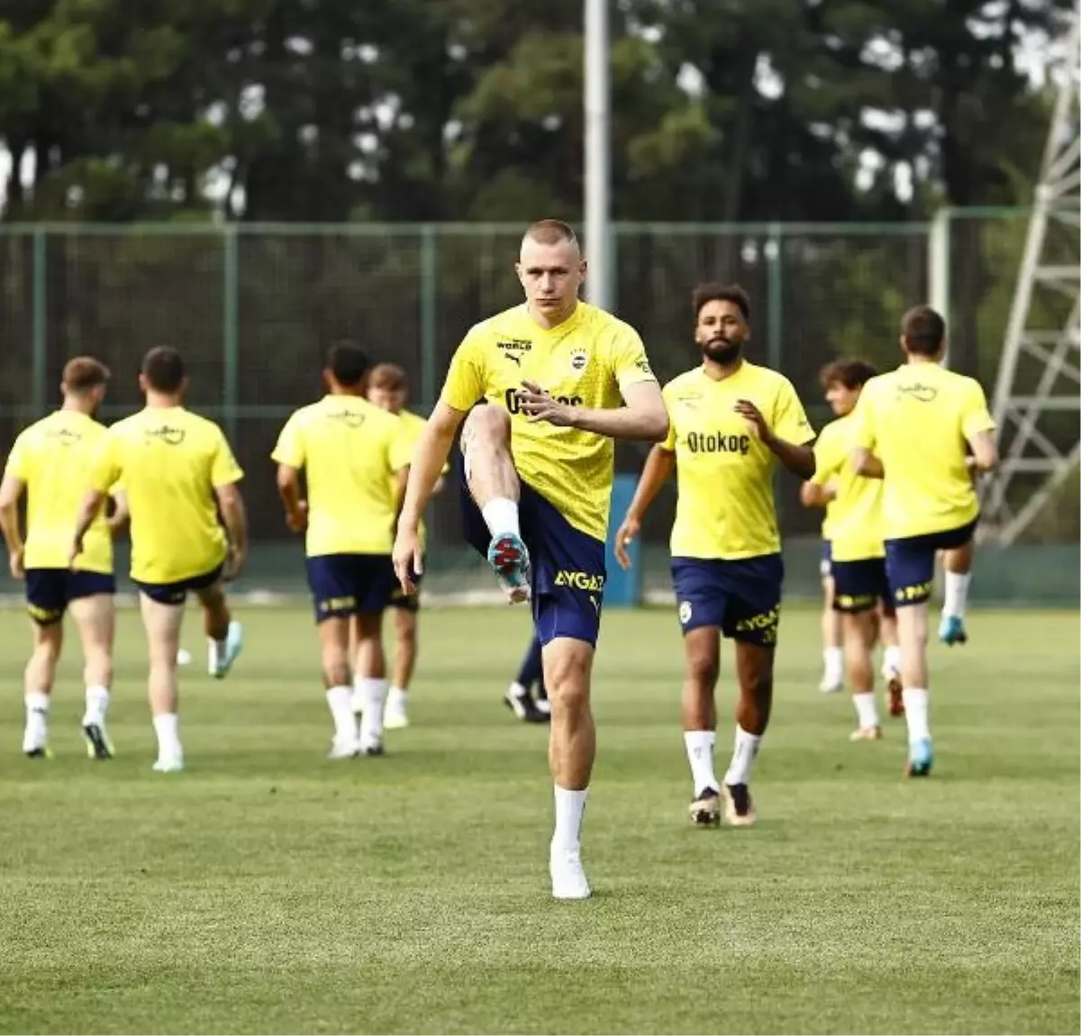 Fenerbahçe, Rusya'ya hareket etmeden önce son antrenmanını tamamladı