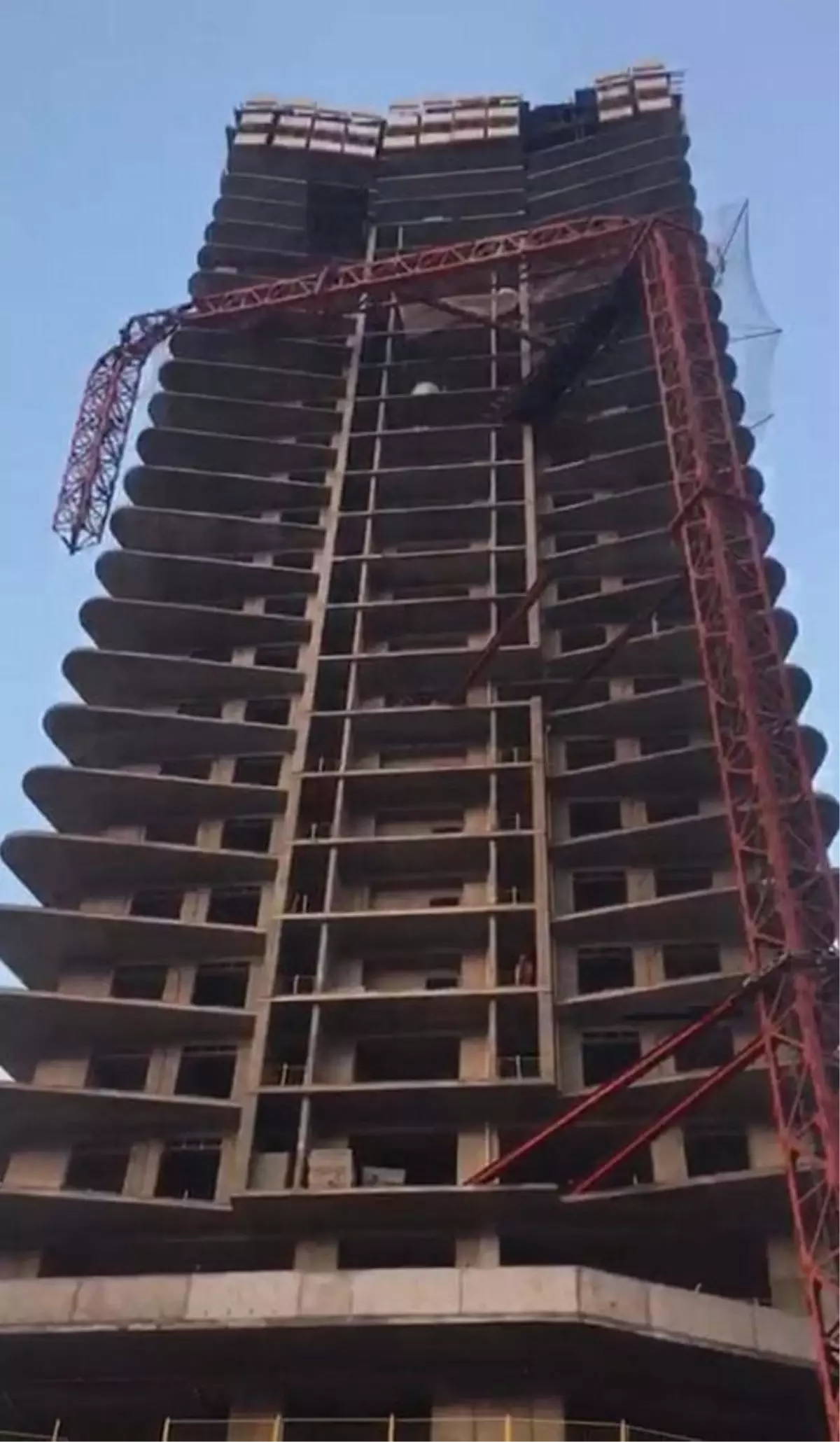 İzmir'de 6 kişinin öldüğü vinç kazasının ilk duruşmasında 1 tutuklama, 1 tahliye