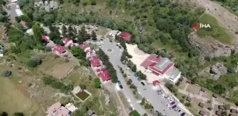 Kavurucu sıcaklarda serinleyip şifa buluyorlar