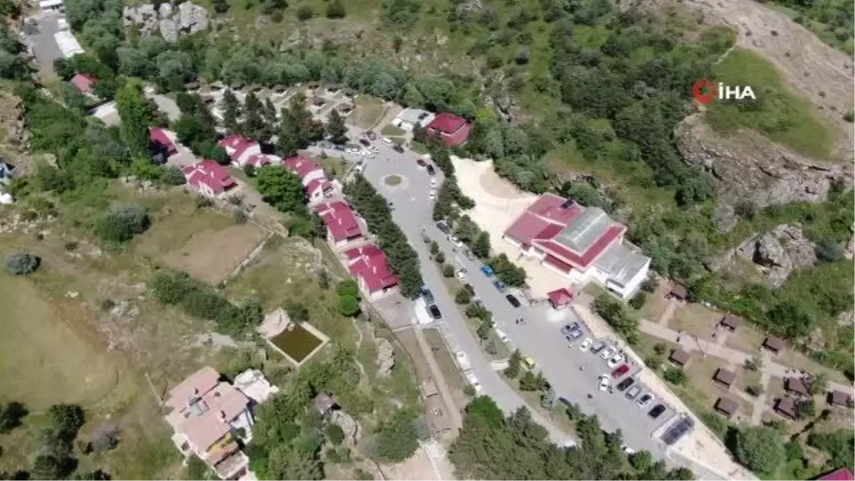 Kavurucu sıcaklarda serinleyip şifa buluyorlar