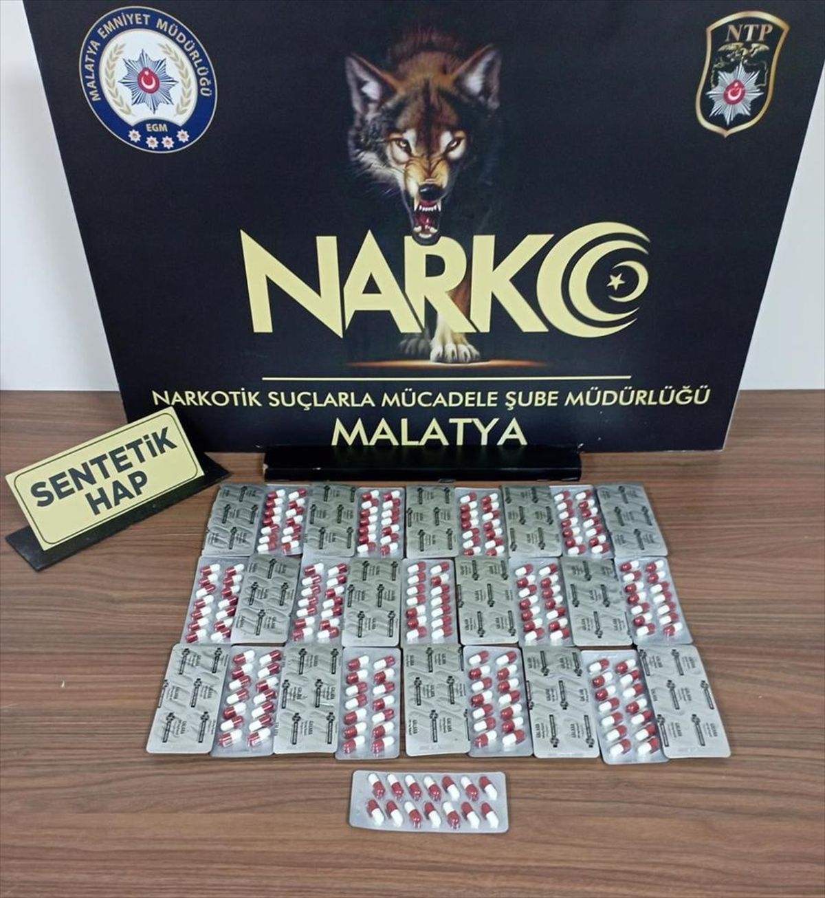 Malatya'da sokak satıcılarına yönelik operasyonda 8 şüpheli tutuklandı