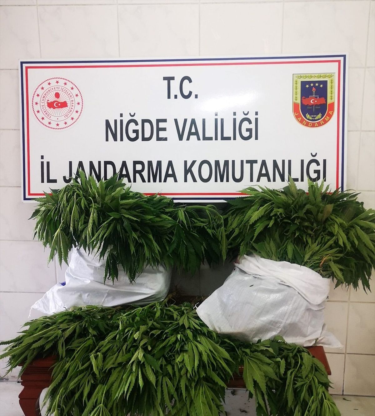 Niğde'de Uyuşturucu Operasyonunda 2 Şüpheli Tutuklandı