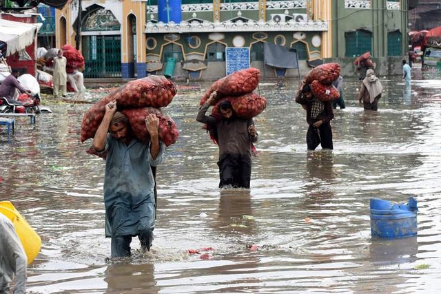 Pakistan'ın Lahor Kentini Şiddetli Muson Yağmurları Vurdu Pakistan'ın Lahor Kentini Şiddetli Muson Yağmurları Vurdu